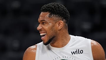 Sacramento Kings v Milwaukee Bucks