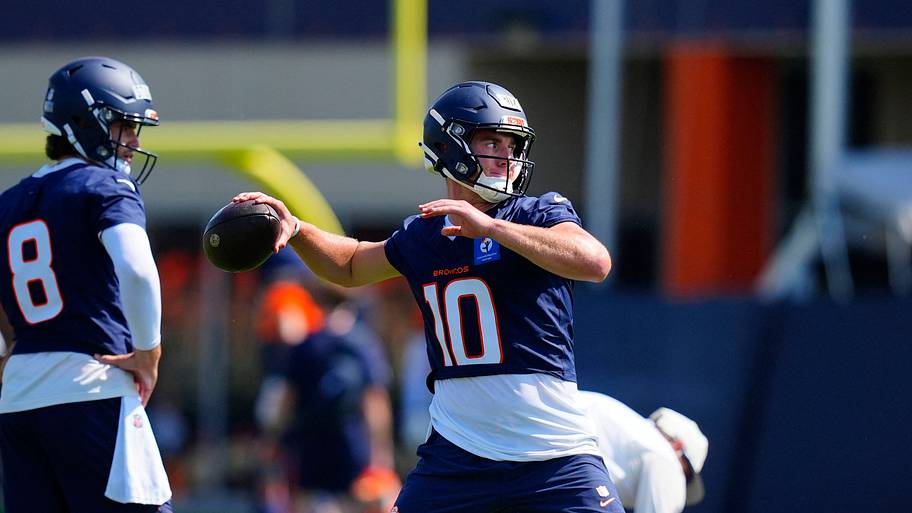 Bo Nix at training camp