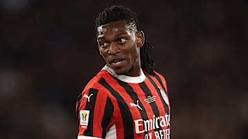 Rafael Leao im Milan-Trikot. Bald könnte er das Bayern-Dress tragen