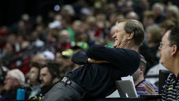 Oregon head coach Dana Altman reacts after a call in the second half