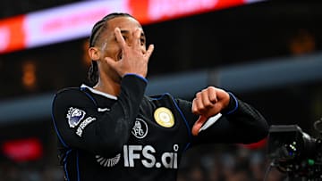 Atacante brasileiro brilhou contra o Aston Villa