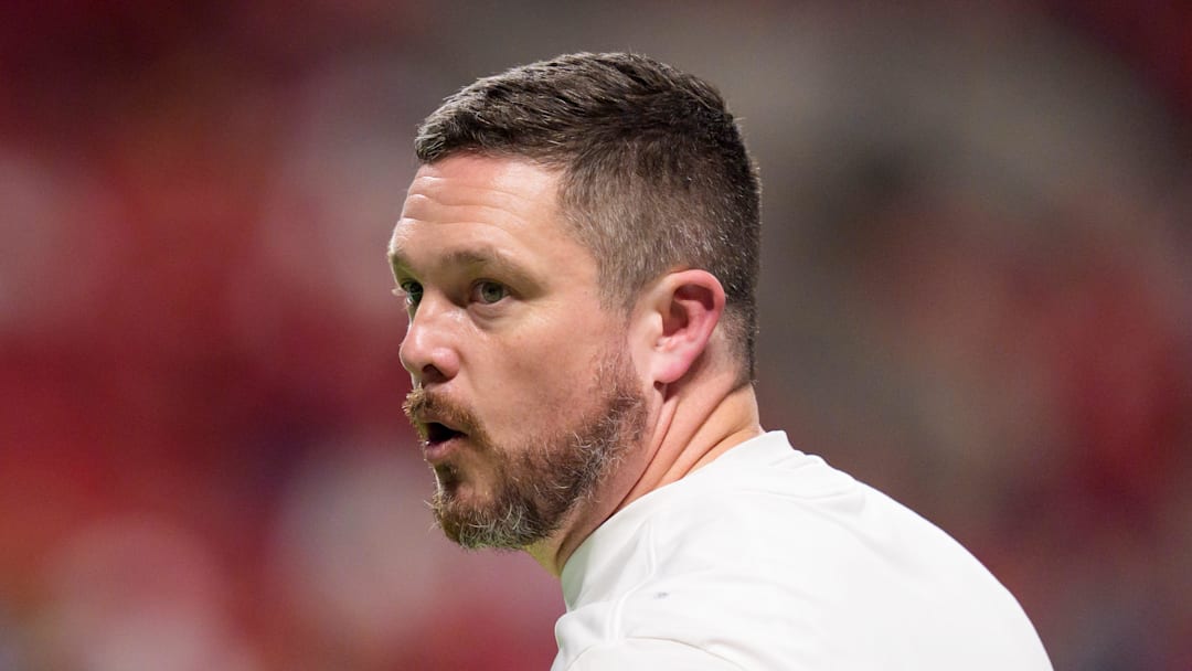 Oregon head coach Dan Lanning takes the field as the Oregon Ducks face the Indiana Hoosiers in the Peach Bowl on Jan. 9, 2026, at Mercedes-Benz Stadium in Atlanta, Georgia.