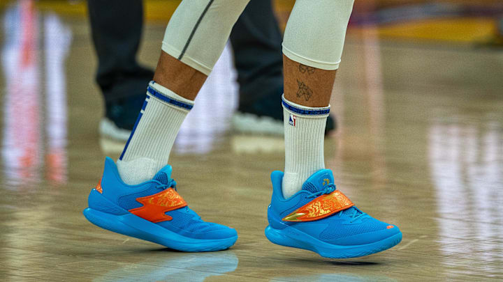 Curry wore De'Aaron Fox's signature "Curry Brand" shoes on Friday night. Curry wore De'Aaron Fox's signature "Curry Brand" shoes on Friday night.