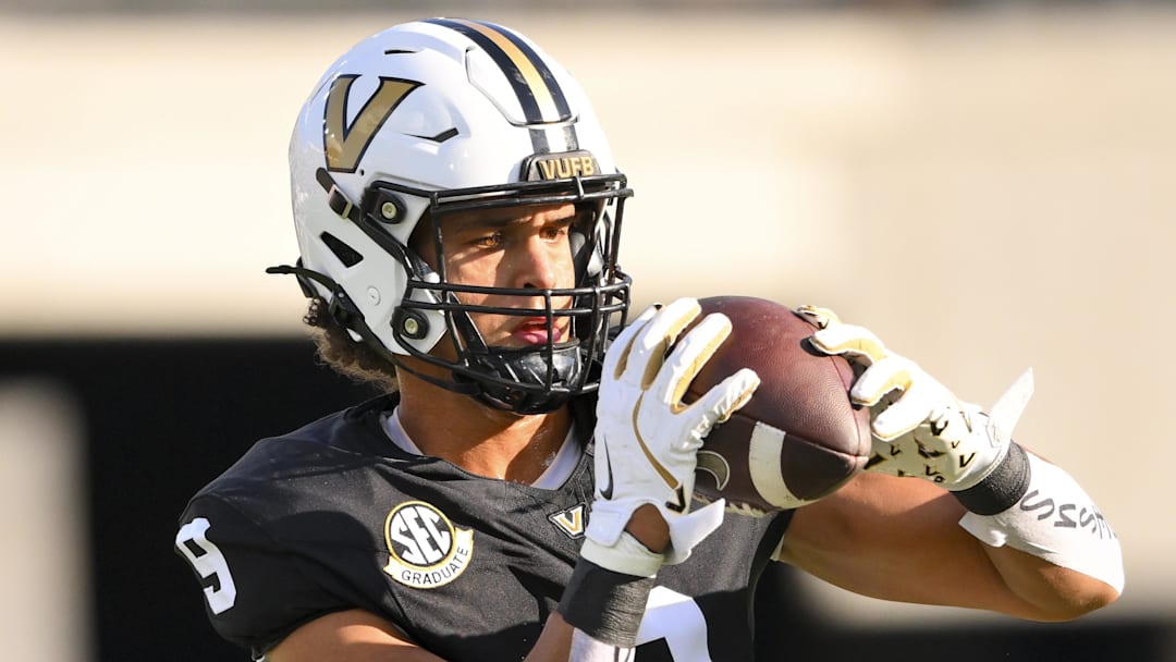 Vanderbilt Commodores tight end Eli Stowers is the 2025 winner of the William V. Campbell Trophy. Vanderbilt Commodores tight end Eli Stowers is the 2025 winner of the William V. Campbell Trophy.