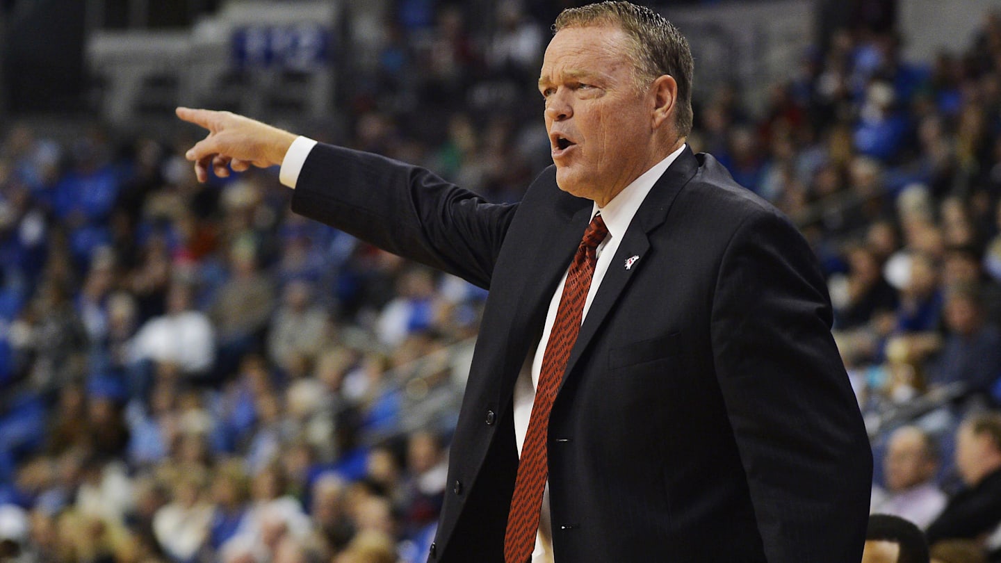 Missouri Basketball Assistant Dickey Nutt Returns After Beating Cancer