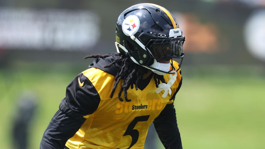 Pittsburgh Steelers cornerback Jalen Ramsey (5) participates in drills during training camp at Saint Vincent College. | Charles LeClaire-Imagn Images