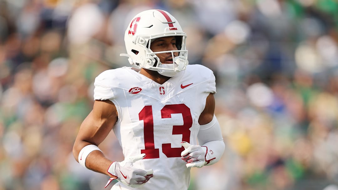Stanford wide receiver Elic Ayomanor, as seen jogging between plays, will not play in Saturday's Senior Bowl after previously accepting his invite, per a report from Arye Pulli.