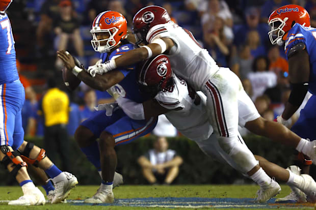 South Carolina defensive tackle T.J. Sanders sacks Florida quarterback