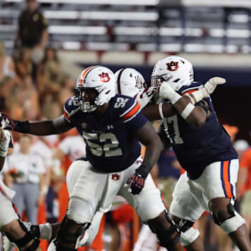 Auburn Tigers head coach Hugh Freeze expects quarterback Payton Thorne to help his offensive linemen with protection schemes.