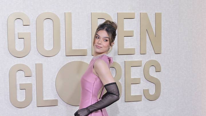 Lush Hailee Steinfeld Preps For Golden Globes As Josh Allen Leads Bills Over Jaguars Playoff Clash Background for Your Screen