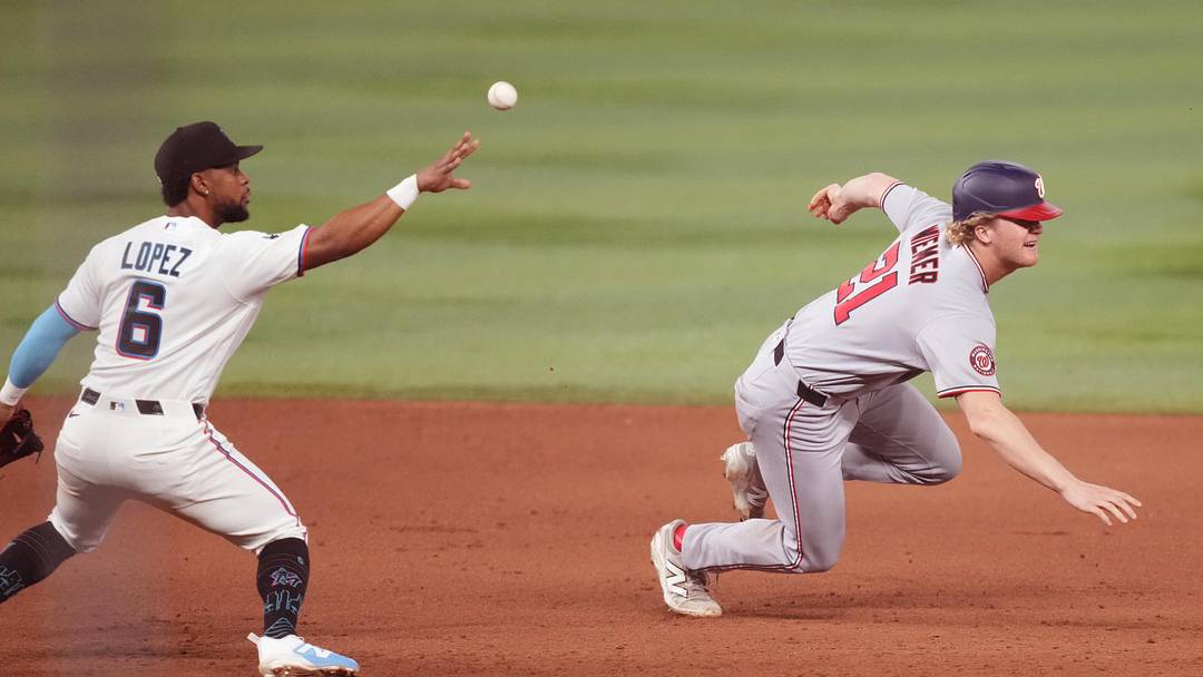 May 9, 2026; Miami, Florida, USA; Miami Marlins shortstop Otto Lopez (6) throws back to second base to catch Washington Nationals’ Joey Wiemer (21) in a rundown in the ninth inning at loanDepot Park. Mandatory Credit: Jim Rassol-Imagn Images