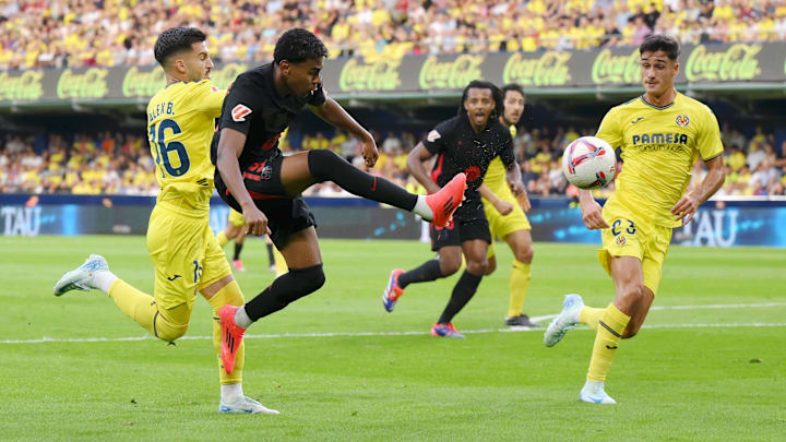Villarreal CF v FC Barcelona - La Liga EA Sports Villarreal CF v FC Barcelona - La Liga EA Sports