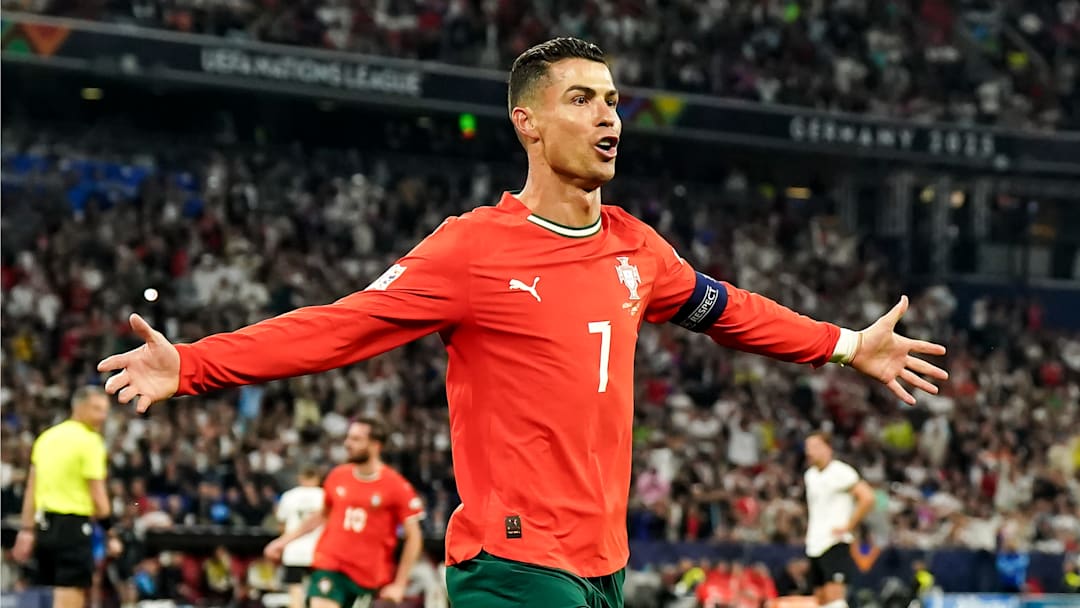 Cristiano Ronaldo no cierra la posibilidad de jugar con Messi Cristiano Ronaldo no cierra la posibilidad de jugar con Messi