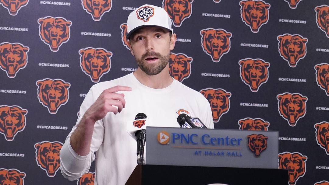 May 10, 2025; Lake Forest, IL, USA; Chicago Bears offensive coordinator Declan Doyle answers questions after rookie minicamp at Halas Hall. Mandatory Credit: David Banks-Imagn Images May 10, 2025; Lake Forest, IL, USA; Chicago Bears offensive coordinator Declan Doyle answers questions after rookie minicamp at Halas Hall. Mandatory Credit: David Banks-Imagn Images