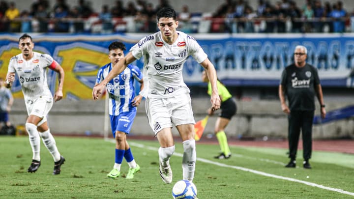 Jair Cunha, zagueiro do Santos que interessa ao Botafogo