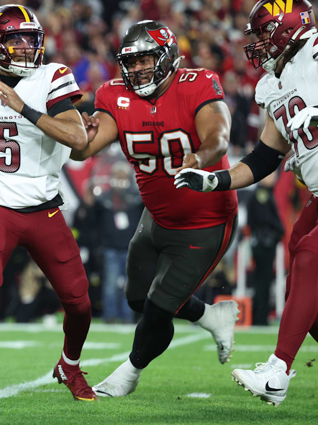 Washington Commanders quarterback Jayden Daniels (5) throws against Tampa Bay Buccaneers defensive tackle Vita Vea (50).