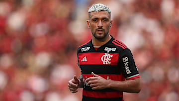 Arrascaeta está com o elenco principal do Flamengo nos Estados Unidos