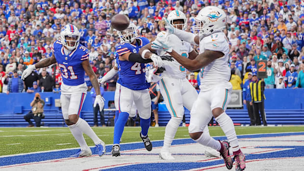 Miami Dolphins WR Jaylen Waddle caught this TD pass from Tua Tagovailoa to tie the score at Buffalo in the Week 9 game.