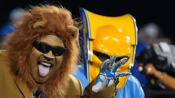 The 2025 Pro Football Hall of Fame Game featured the Detroit Lions and Los Angeles Chargers.