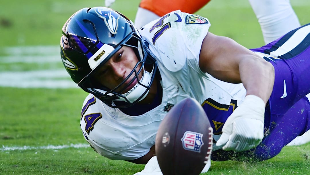 Baltimore Ravens safety Kyle Hamilton can't come up with an interception against the Browns.