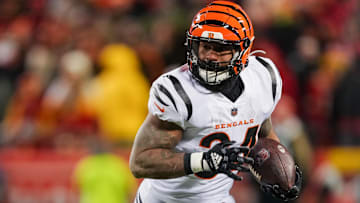 Jan 29, 2023; Kansas City, Missouri, USA; Cincinnati Bengals running back Samaje Perine (34) runs the ball during the first half of the AFC Championship game against the Kansas City Chiefs at GEHA Field at Arrowhead Stadium. Mandatory Credit: Jay Biggerstaff-Imagn Images