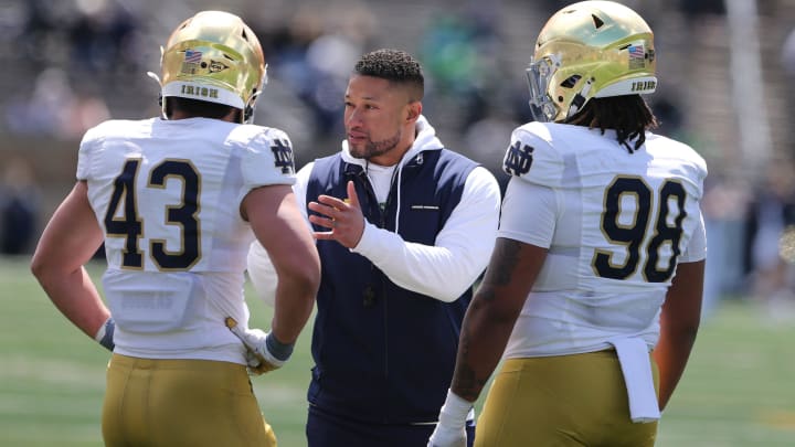 Notre Dame Head Coach Marcus Freeman speaks to Kahanu Kia (43) and Devan Houstan (98) Saturday, April 20, 2024, at the annual Notre Dame Blue-Gold spring football game at Notre Dame Stadium in South Bend.