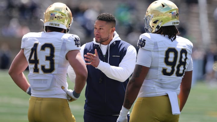 Notre Dame Head Coach Marcus Freeman speaks to Kahanu Kia (43) and Devan Houstan (98) Saturday, April 20, 2024, at the annual Notre Dame Blue-Gold spring football game at Notre Dame Stadium in South Bend.