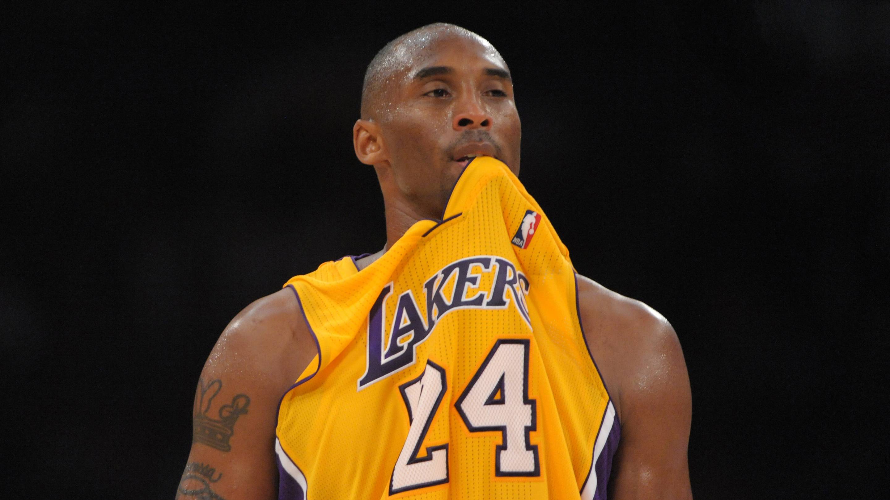 How Kobe Bryant Reacted to USC Trojans Stealing His Sneakers