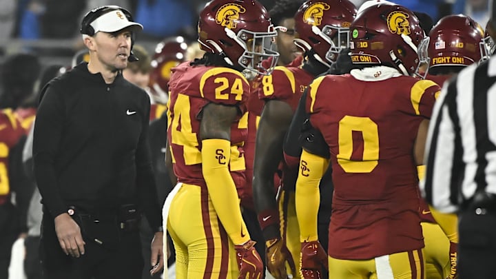 Nov 23, 2024; Pasadena, California, USA; USC Trojans head coach Lincoln Riley during the fourth quarter against the UCLA Bruins at Rose Bowl. Mandatory Credit: Robert Hanashiro-Imagn Images Nov 23, 2024; Pasadena, California, USA; USC Trojans head coach Lincoln Riley during the fourth quarter against the UCLA Bruins at Rose Bowl. Mandatory Credit: Robert Hanashiro-Imagn Images