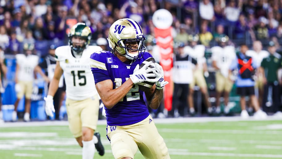 Denzel Boston catches a ball for Washington.