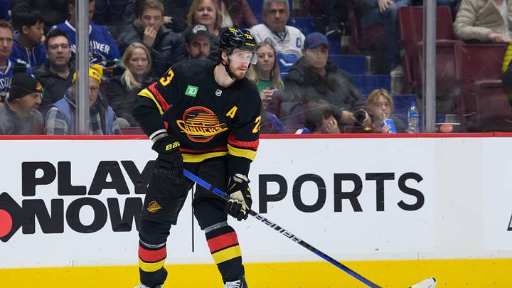 Chicago Blackhawks v Vancouver Canucks