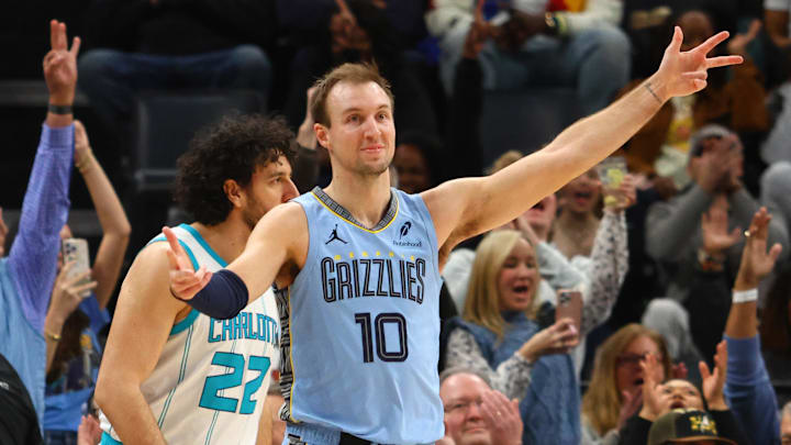 Former Grizzlies guard Kennard reacts after a three-point basket.