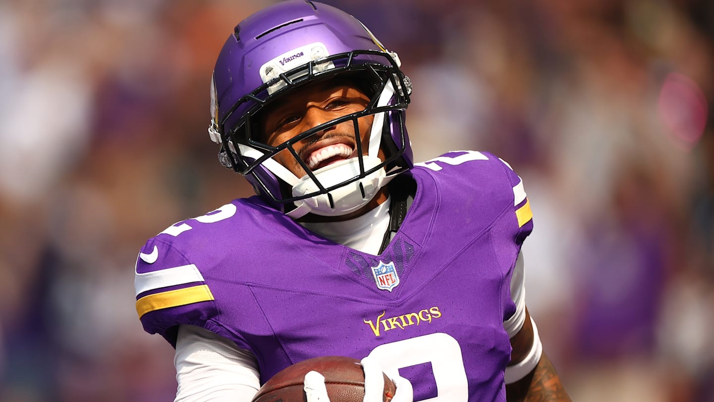 Vikings #39 Isaiah Rodgers makes NFL history with unbelievable first half