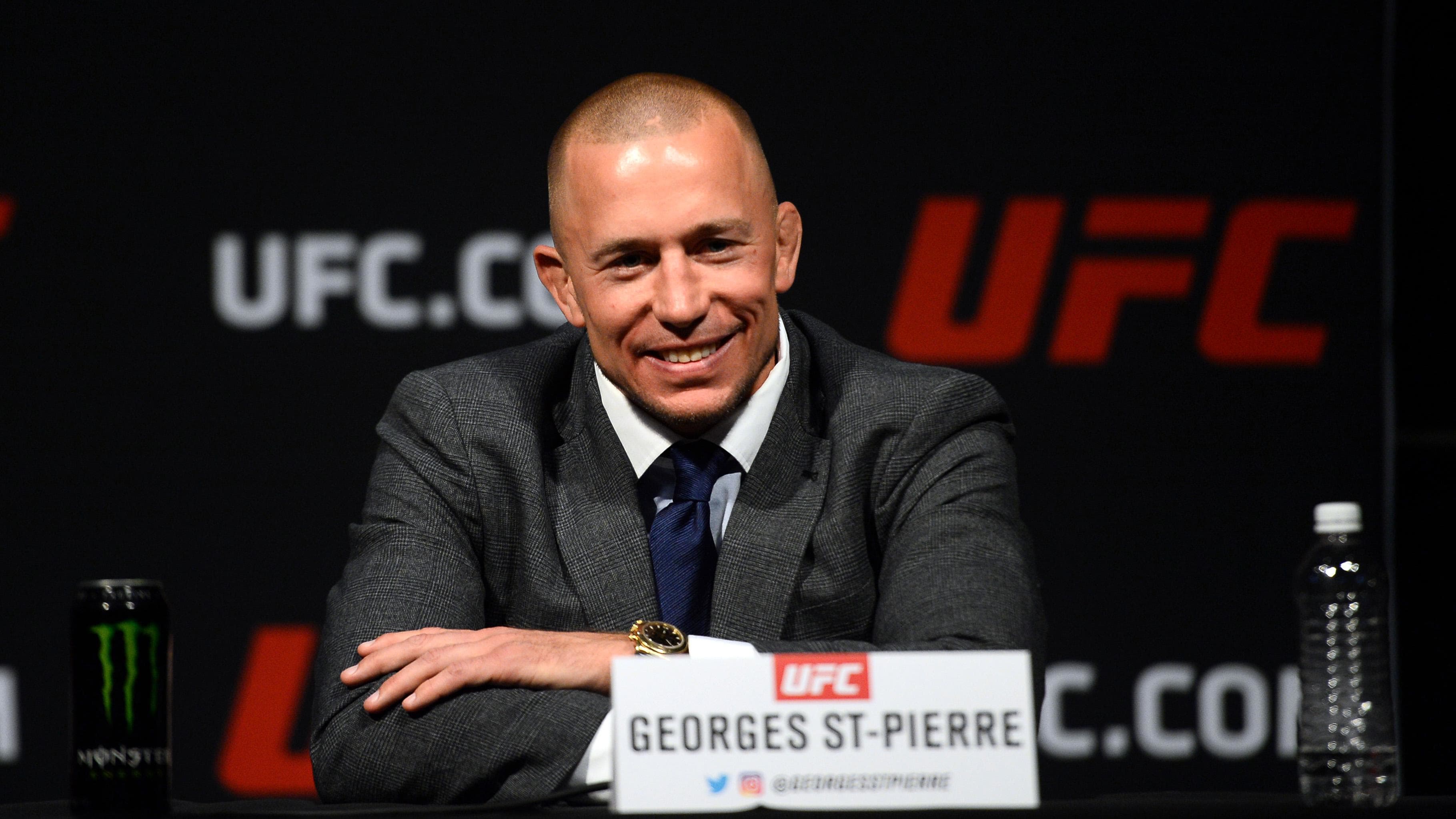 La légende de l’UFC Georges St-Pierre rappelle l’offre de combat de Floyd Mayweather