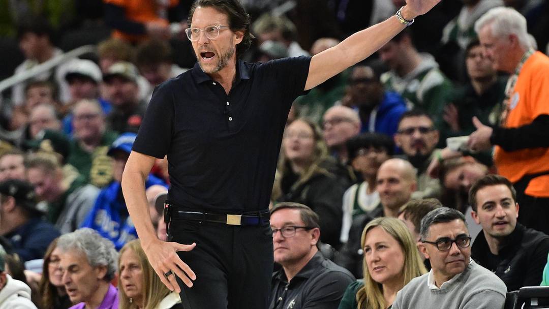 Mar 4, 2026; Milwaukee, Wisconsin, USA; Atlanta Hawks head coach Quin Snyder calls a play in the second quarter against the Milwaukee Bucks at Fiserv Forum. Mandatory Credit: Benny Sieu-Imagn Images