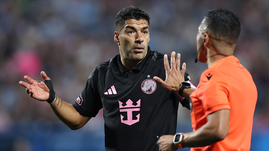 Luis Suarez, Referee