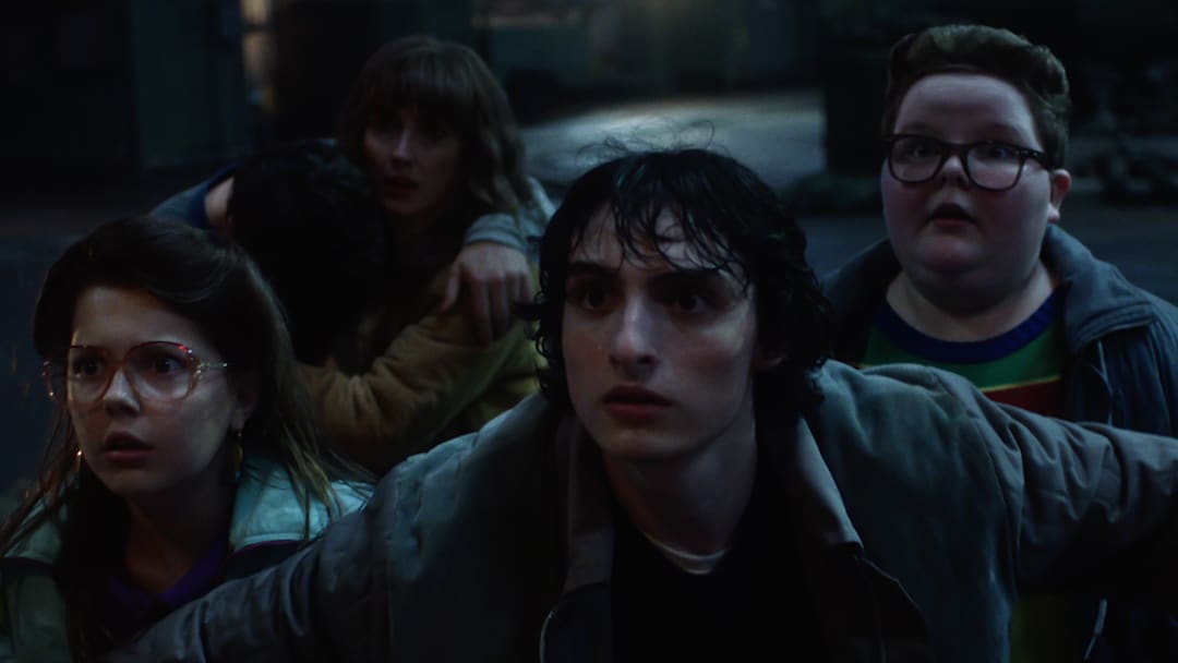 STRANGER THINGS. (L to R) Winona Ryder as Joyce Byers, Finn Wolfhard as Mike Wheeler and Jake Connelly as Derek in STRANGER THINGS. Cr. Courtesy of Netflix © 2025