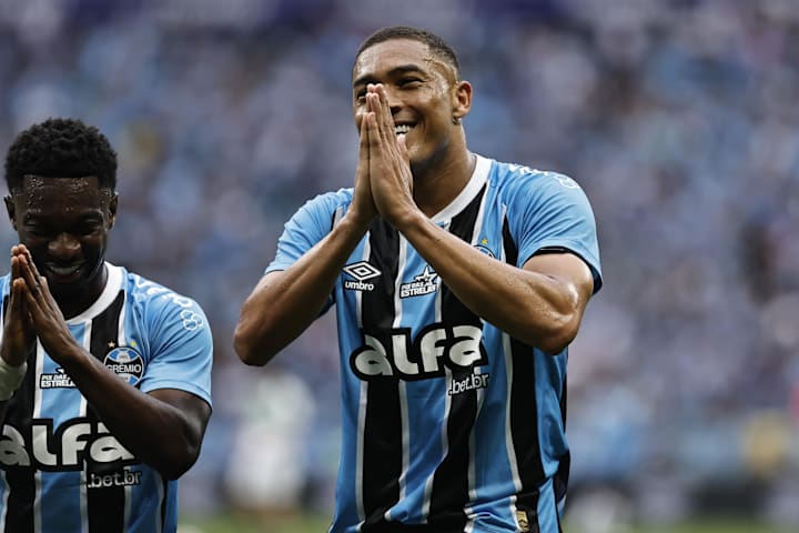 Carlos Vinícius viveu uma tarde dos sonhos na Arena