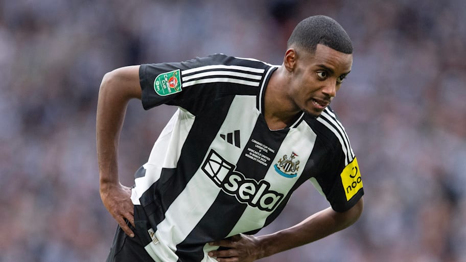 Alexander Isak leaning forward.