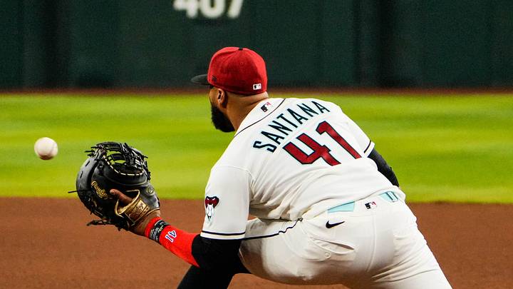 Braves strike late-night first baseman signing, leaving fans scratching their heads
