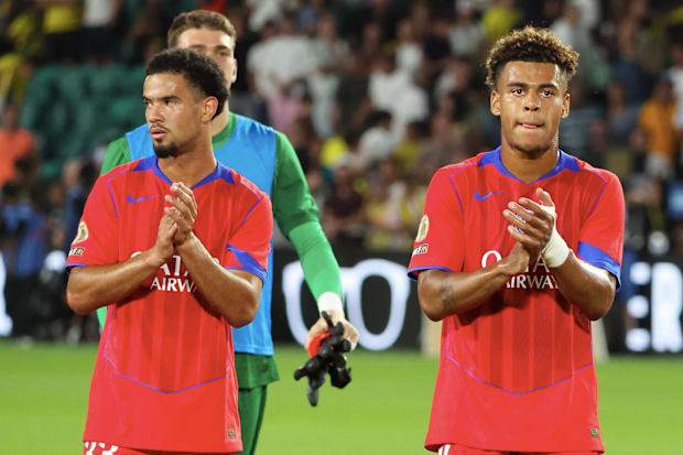 วอร์เรน ไซเร-เอเมอรี (ซ้าย) และ เดซิเร ดูเอ