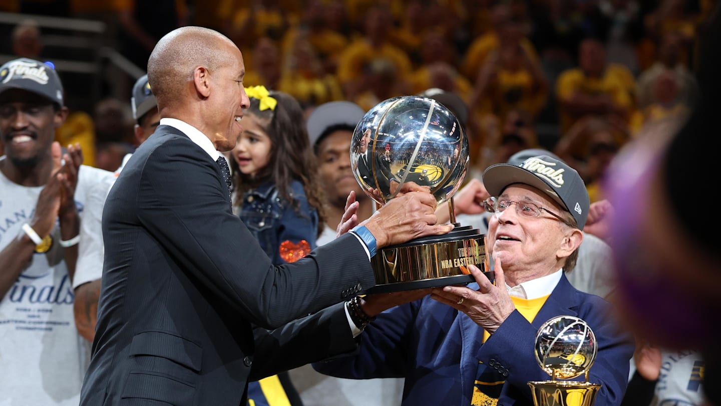 NBA Fans Fans React to Reggie Miller at Pacers Trophy Ceremony