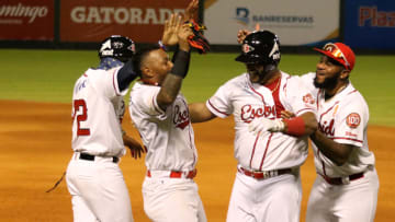 Albert Pujols dio el batazo decisivo en su debut con los Leones del Escogido