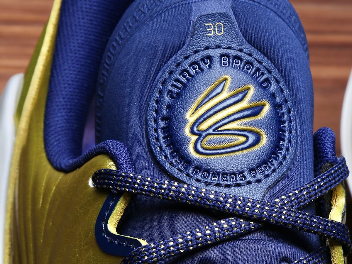Stephen Curry Debuts Curry 12 Gold Medal on NBA Opening Night