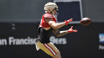 San Francisco 49ers tight end Eric Saubert (82)