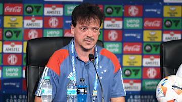 Fernando Diniz tem dúvida no meio-campo do Cruzeiro