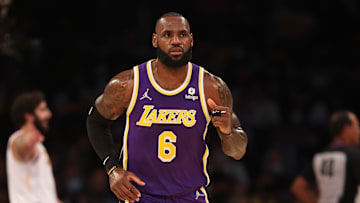 LeBron James regresó y lideró a Lakers