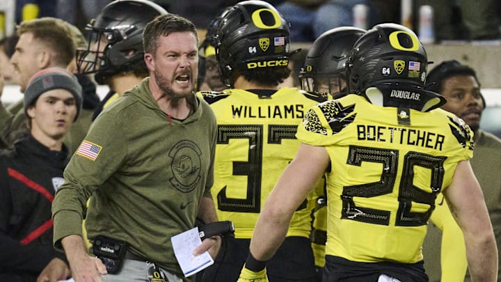 Nov 11, 2023; Eugene, Oregon, USA; Oregon Ducks head coach Dan Lanning reacts after a fumble recovery by defensive back Evan Williams (33) during the second half against the USC Trojans at Autzen Stadium. Mandatory Credit: Troy Wayrynen-Imagn Images Nov 11, 2023; Eugene, Oregon, USA; Oregon Ducks head coach Dan Lanning reacts after a fumble recovery by defensive back Evan Williams (33) during the second half against the USC Trojans at Autzen Stadium. Mandatory Credit: Troy Wayrynen-Imagn Images