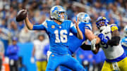 Detroit Lions quarterback Jared Goff (16).