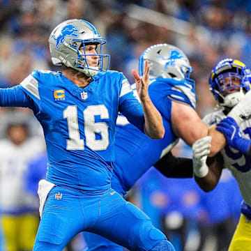 Detroit Lions quarterback Jared Goff (16).